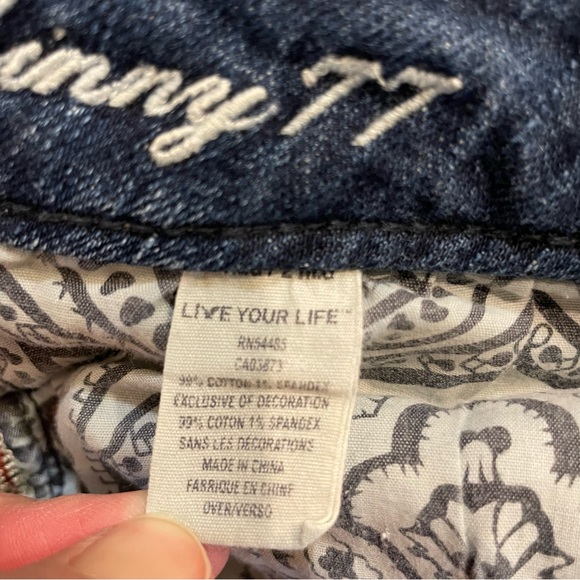 American Eagle Skinny 77 Lightly Distressed Jeans. Size 2 - Picture 5 of 7